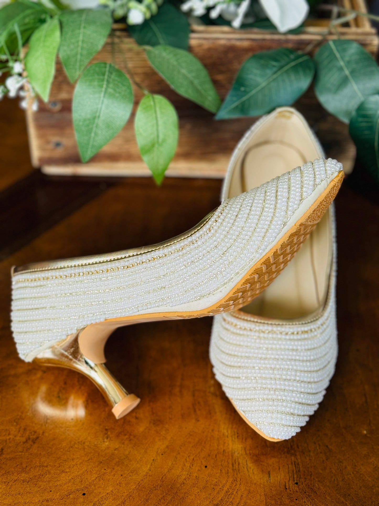 Beautiful Handmade white pearl heel 39