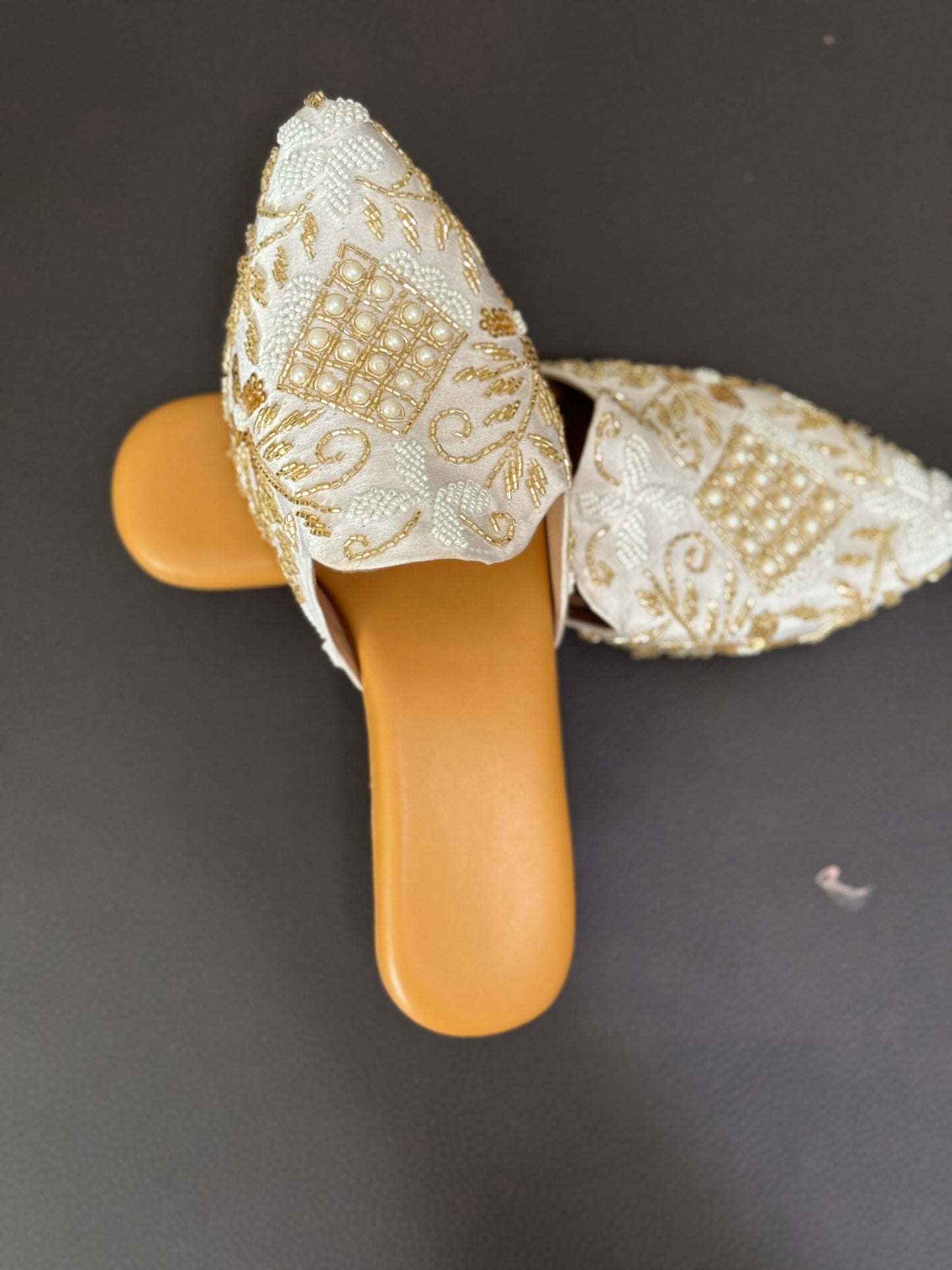 Beautiful white and golden handmade Punjabi Jutti in heel